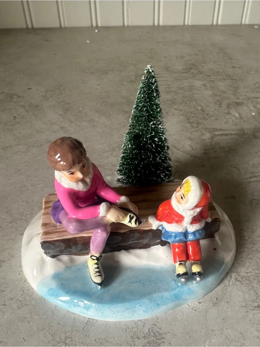 Dept 56 Snow Village Skating Fun 4020225 Christmas Village Accessory w Box 2011